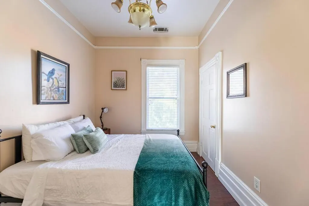 Holiday home A+ 2 Bedroom Victorian Home Away From Home Sacramento