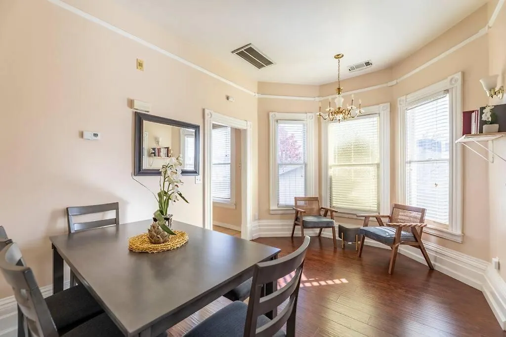 Сasa de vacaciones A+ 2 Bedroom Victorian Home Away From Home Sacramento
